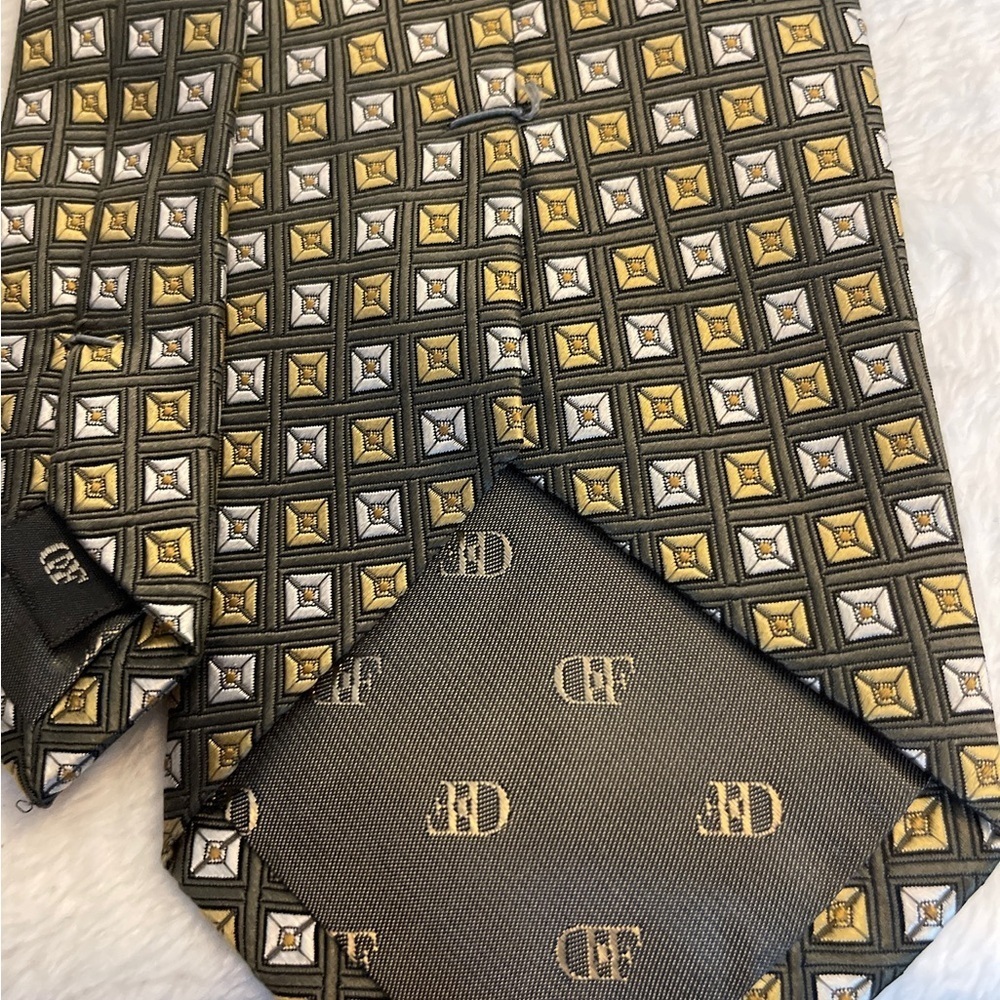 Elegant Geometric Tie - Gold, Silver, Black - Picture 7 of 8